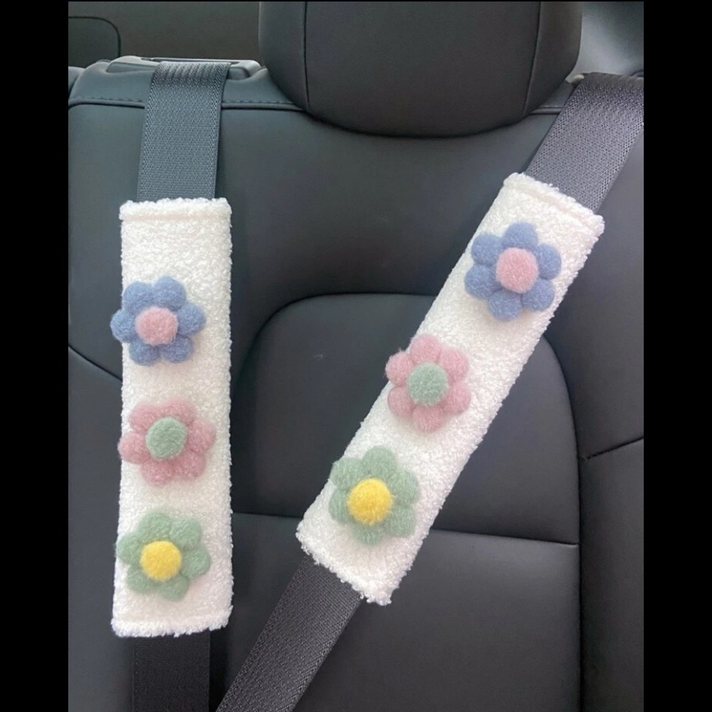 1 White Fluffy Tissue Holder & 1 Seat Belt Cover Car 🌺 Flowers Cottage Core Girl